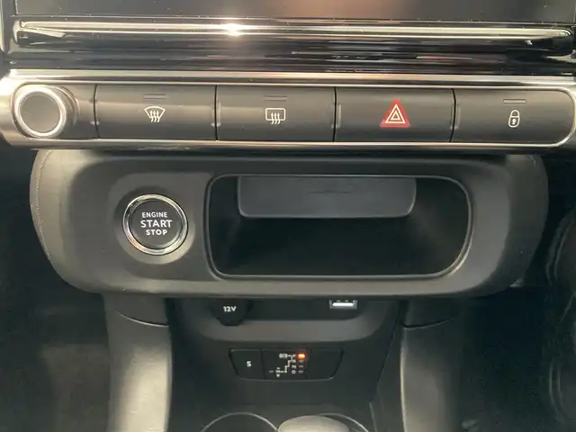 シトロエン シトロエン Ｃ３ シャイン 熊本県 2020(令2)年 3.9万km サーブル ・スマートキー/・プッシュスタート/・アクティブセーフティブレーキ/・疲労検知/・インテリジェントハイビーム/・パーキングセンサー/・ブラインドスポットモニター/・レーンキープアシスト/・クルーズコントロール/・純正ディスプレイオーディオ/　【Bluetooth・USB・AppleCarPlay・AndroidAuto】/・バックカメラ/・ETC/・ドライブレコーダー(前後録画)/・GPSレーダー(AR-43GA)/・LEDヘッドランプ/・LEDフォグランプ/・純正マット