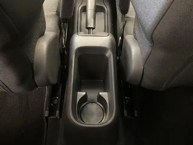 シトロエン シトロエン Ｃ３ シャイン 熊本県 2020(令2)年 3.9万km サーブル ・スマートキー/・プッシュスタート/・アクティブセーフティブレーキ/・疲労検知/・インテリジェントハイビーム/・パーキングセンサー/・ブラインドスポットモニター/・レーンキープアシスト/・クルーズコントロール/・純正ディスプレイオーディオ/　【Bluetooth・USB・AppleCarPlay・AndroidAuto】/・バックカメラ/・ETC/・ドライブレコーダー(前後録画)/・GPSレーダー(AR-43GA)/・LEDヘッドランプ/・LEDフォグランプ/・純正マット