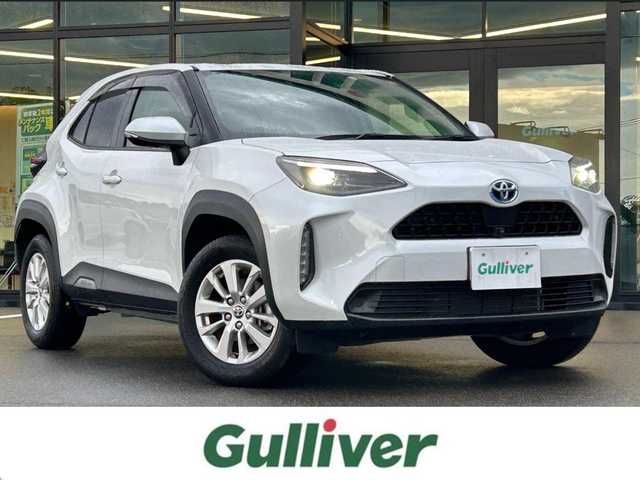 トヨタ ヤリスクロス ハイブリッド G 愛媛県 2023(令5)年 1.9万km プラチナホワイトパールマイカ 純正ディスプレイオーディオ/ETC/全方位モニターカメラ/追従型クルーズコントロール/ドライブレコーダー/前後コーナーセンサー/ABS/横滑り防止装置/レーンキープアシスト/衝突被害軽減システム/LEDヘッドライト/USB入力端子/純正16インチアルミホイール/純正フロアマット/純正ドアバイザー