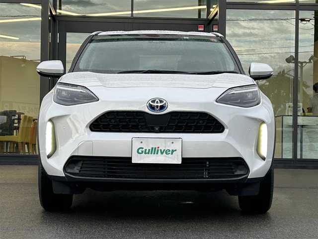 トヨタ ヤリスクロス ハイブリッド G 愛媛県 2023(令5)年 1.9万km プラチナホワイトパールマイカ 純正ディスプレイオーディオ/ETC/全方位モニターカメラ/追従型クルーズコントロール/ドライブレコーダー/前後コーナーセンサー/ABS/横滑り防止装置/レーンキープアシスト/衝突被害軽減システム/LEDヘッドライト/USB入力端子/純正16インチアルミホイール/純正フロアマット/純正ドアバイザー
