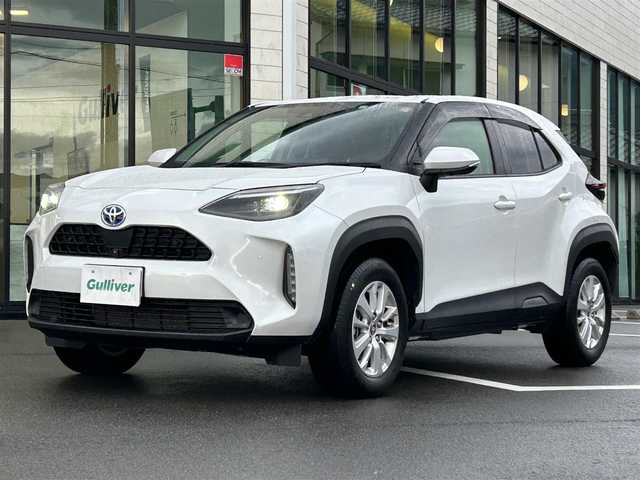 トヨタ ヤリスクロス ハイブリッド G 愛媛県 2023(令5)年 1.9万km プラチナホワイトパールマイカ 純正ディスプレイオーディオ/ETC/全方位モニターカメラ/追従型クルーズコントロール/ドライブレコーダー/前後コーナーセンサー/ABS/横滑り防止装置/レーンキープアシスト/衝突被害軽減システム/LEDヘッドライト/USB入力端子/純正16インチアルミホイール/純正フロアマット/純正ドアバイザー