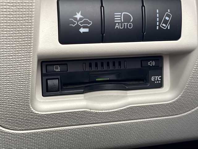 トヨタ ポルテ F 静岡県 2018(平30)年 5.3万km クリームベージュ 純正ナビ/地デジTV/純正CD/DVD/Bluetooth/バックカメラ/助手席サイドリフトアップ/左パワースライドドア/オートハイビーム/セーフティセンス/レーンキープアシスト/ビルトインETC/スマートキー
