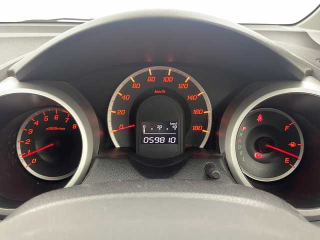 ホンダ フィット G 栃木県 2010(平22)年 6万km アラバスターシルバーメタリック 純正ナビ/・AM/FM/CD/SD/ワンセグ/USB/ETC/前後ドライブレコーダー/純正14インチスチールホイール/社外14インチアルミ付きスタッドレスタイヤ積込み/電動格納ミラー/ドアバイザー/保証書/取扱説明書