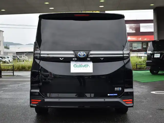 トヨタ ヴォクシー ハイブリッド S－Z 福岡県 2025(令7)年 0.2万km アティチュードブラックマイカ ワンオーナー/トヨタセーフティセンス/快適利便パッケージ(High)/純正OP10.5インチディスプレイオーディオ/フルセグ/CD/DVD/BT/HDMI/パノラミックビューモニター/純正OP13．2型後席ディスプレイ/純正OP3眼LEDヘッドライト/純正OPブラインドスポットモニター/純正OPアドバンストパーク/純正OPパーキングブレーキサポート/純正OPカラーヘッドアップディスプレイ/純正OPデジタルインナーミラー/純正ラグジュアリーフロアマット/純正GRスポーツサイドバイザー/TZ前後ドライブレコーダー/両側パワースライドドア/リア5面スモークフィルム/ビルトインETC2.0/新車時保証書/取扱説明書