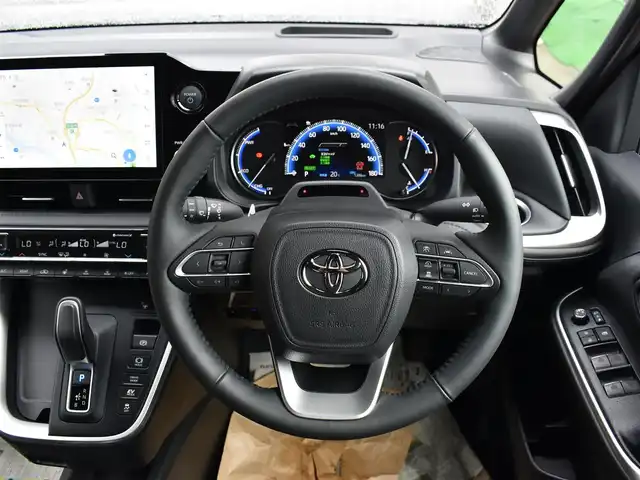 トヨタ ヴォクシー ハイブリッド S－Z 福岡県 2025(令7)年 0.2万km アティチュードブラックマイカ ワンオーナー/トヨタセーフティセンス/快適利便パッケージ(High)/純正OP10.5インチディスプレイオーディオ/フルセグ/CD/DVD/BT/HDMI/パノラミックビューモニター/純正OP13．2型後席ディスプレイ/純正OP3眼LEDヘッドライト/純正OPブラインドスポットモニター/純正OPアドバンストパーク/純正OPパーキングブレーキサポート/純正OPカラーヘッドアップディスプレイ/純正OPデジタルインナーミラー/純正ラグジュアリーフロアマット/純正GRスポーツサイドバイザー/TZ前後ドライブレコーダー/両側パワースライドドア/リア5面スモークフィルム/ビルトインETC2.0/新車時保証書/取扱説明書