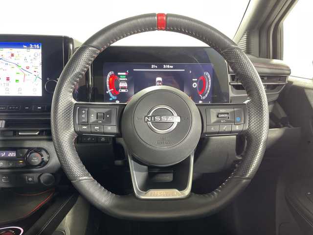 日産 オーラ ニスモ 神奈川県 2022(令4)年 1.4万km ピュアホワイトパール / スーパーブラック 2トーン 純正9インチディスプレイオーディオ/ナビリンク機能　Bluetooth　USB　HDMI　フルセグ　apple car play　android auto/プロパイロット/先行車追従走行/車線中央維持支援/インテリジェントルームミラー/インテリジェントアラウンドビューモニター/ハンドル支援/クリアランスソナー/シートヒーター（D＋N席）/置くだけ充電/ビルトインETC2.0/電動サイドブレーキ/オートホールド/ECOモード/NSMOモード/プッシュスタート/ステアイングスイッチ/革巻きステアリング/シートリフター/純正フロアマット/LEDヘッドライト/オートライト/ブラインドスポットモニター/フォグランプ/電動格納ミラー/ウインカーミラー/SOSコール/純正17インチアルミホイール/インテリジェントキー/スペアキー1本