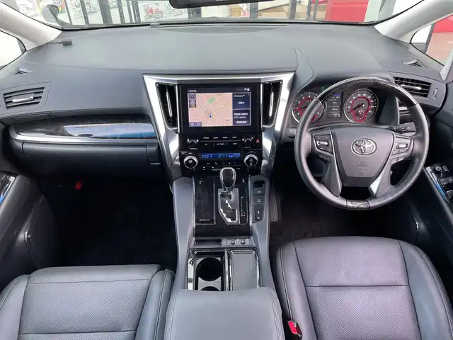 トヨタ アルファード S Cパッケージ 千葉県 2023(令5)年 1.8万km ブラック モデリスタ/純正ナビ/(CD/DVD/フルセグ/BT/FM/AM)/フリップダウンモニター/衝突被害軽減システム/車線逸脱警報/バックカメラ/トヨタセーフティーセンス/クルーズコントロール/レザーシート/両側パワースライドドア/横滑り防止装置/ETC2.0/ドライブレコーダー/アイドリングストップ/LEDヘッドライト/フォグランプ/オートライト/ウィンカーミラー/電動格納ミラー/純正18インチAW/シートヒーター/エアシート/シートリフター/ステアリングヒーター/禁煙車/プッシュスタート/スマートキー/フロアマット