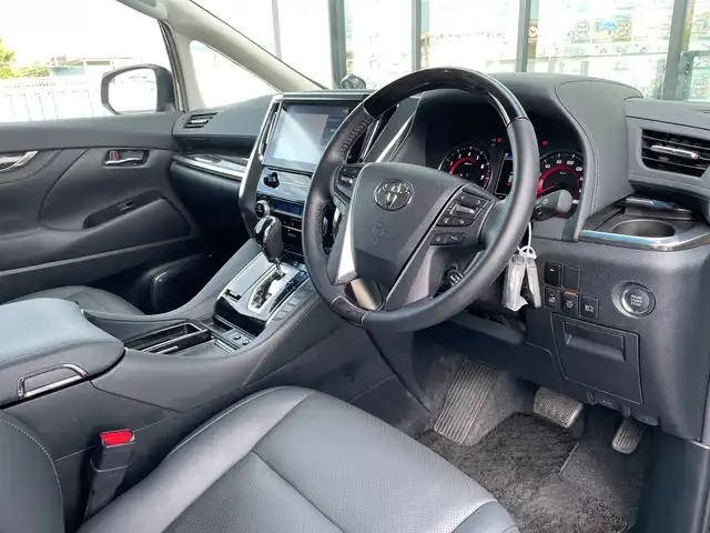 トヨタ アルファード S Cパッケージ 千葉県 2023(令5)年 1.8万km ブラック モデリスタ/純正ナビ/(CD/DVD/フルセグ/BT/FM/AM)/フリップダウンモニター/衝突被害軽減システム/車線逸脱警報/バックカメラ/トヨタセーフティーセンス/クルーズコントロール/レザーシート/両側パワースライドドア/横滑り防止装置/ETC2.0/ドライブレコーダー/アイドリングストップ/LEDヘッドライト/フォグランプ/オートライト/ウィンカーミラー/電動格納ミラー/純正18インチAW/シートヒーター/エアシート/シートリフター/ステアリングヒーター/禁煙車/プッシュスタート/スマートキー/フロアマット