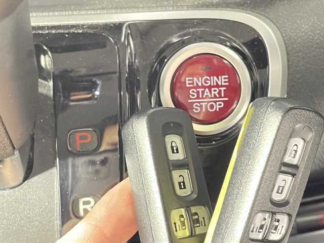 ホンダ Ｎ ＢＯＸ カスタム G ターボ Lパッケージ 沖縄県 2015(平27)年 7.2万km プレミアムホワイトパールⅡ 禁煙車/両側パワースライド/社外ナビ/　ＣＤ／ＤＶＤ／フルセグＴＶ/ドライブレコーダー３６０°/バックカメラ/パドルシフト/ターボ/テアリングスイッチ/クルーズコントロール/スペアキー/純正アルミ/チップアップシート