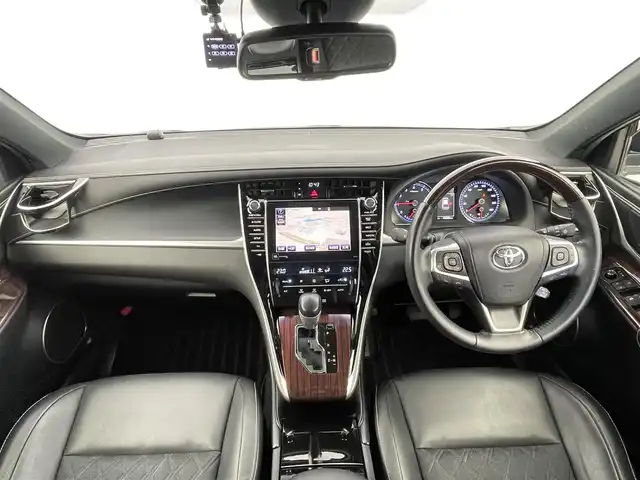 トヨタ ハリアー プレミアム アドバンスドP 千葉県 2015(平27)年 6.8万km ホワイトパールクリスタルシャイン 禁煙車/トヨタセーフティセンス/・プリクラッシュセーフティ/・レーンディパーチャーアラート/・クリアランスソナー/・パワーバックドア/・クルーズコントロール/モデリスタエアロ（F /S/Rアンダー）/JBLプレミアムサウンド/純正９型メモリナビ/・CD/DVD/USB/AUX/Bluetooth/フルセグTV/・パノラミックビューモニター/・ビルトインETC/革巻きステアリング/・ステアリングスイッチ/ハーフレザーシート/・D席パワーシート/MT付きAT/左右独立エアコン/純正フロアマット/純正18インチAW/オートライト/・オートマチックハイビーム/・LEDヘッドライト/・LEDフォグランプ/電動格納ウインカーミラー/プッシュスタートアンドスマートキー（スペア有）