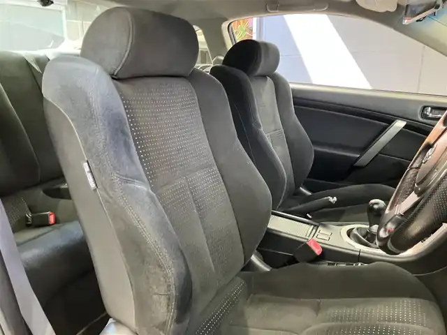 日産 スカイライン 350GT プレミアム 東京都 2005(平17)年 4.4万km ダイヤモンドシルバー 6速マニュアル車/イングスエアローパーツ/GIALLAグリル/IMPULブラストIIマフラー/社外スピーカー/純正MOMOステアリング/デジタルインナーミラー/ドライブレコーダー/電動格納ミラー/キーレスキー/スペアキー/キセノンライト/社外オーディオ/ETC/保証書・取扱説明書