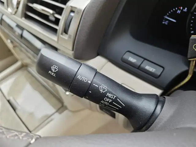 レクサス ＬＳ 600hL エグゼクティブP 宮崎県 2014(平26)年 8.8万km ホワイトパールクリスタルシャイン 4WD/ムーンルーフ/純正ナビTV/マークレビンソンリファレンスサラウンド/バックカメラ/ビルトインETC/ドライブレコーダー/前後プリクラッシュセーフティシステム/レーダークルーズコントロール/レーンキーピングアシスト/ブラインドスポットモニター/アダプティブハイビームシステム/LEDヘッドランプ/デュアルオートエアコン/本木製/革巻きコンビステアリング/セミアニリン革シート/パワーシート/コンフォータブルエアシート/純正20インチアルミホイール/スマートエントリー/スタートシステム/禁煙車