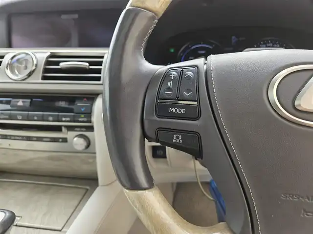 レクサス ＬＳ 600hL エグゼクティブP 宮崎県 2014(平26)年 8.8万km ホワイトパールクリスタルシャイン 4WD/ムーンルーフ/純正ナビTV/マークレビンソンリファレンスサラウンド/バックカメラ/ビルトインETC/ドライブレコーダー/前後プリクラッシュセーフティシステム/レーダークルーズコントロール/レーンキーピングアシスト/ブラインドスポットモニター/アダプティブハイビームシステム/LEDヘッドランプ/デュアルオートエアコン/本木製/革巻きコンビステアリング/セミアニリン革シート/パワーシート/コンフォータブルエアシート/純正20インチアルミホイール/スマートエントリー/スタートシステム/禁煙車