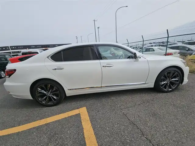 レクサス ＬＳ 600hL エグゼクティブP 宮崎県 2014(平26)年 8.8万km ホワイトパールクリスタルシャイン 4WD/ムーンルーフ/純正ナビTV/マークレビンソンリファレンスサラウンド/バックカメラ/ビルトインETC/ドライブレコーダー/前後プリクラッシュセーフティシステム/レーダークルーズコントロール/レーンキーピングアシスト/ブラインドスポットモニター/アダプティブハイビームシステム/LEDヘッドランプ/デュアルオートエアコン/本木製/革巻きコンビステアリング/セミアニリン革シート/パワーシート/コンフォータブルエアシート/純正20インチアルミホイール/スマートエントリー/スタートシステム/禁煙車