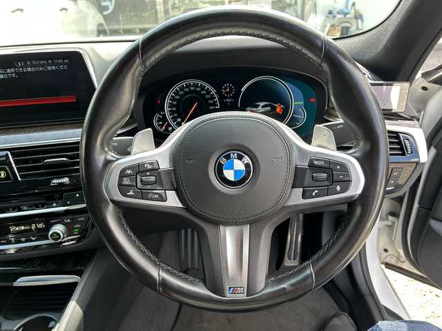 ＢＭＷ ５３０ｉ Mスポーツ 東京都 2017(平29)年 8.3万km アルピンホワイトⅢ 純正ナビ/360°C/フルセグTV/インテリジェントセーフティ/ACC　LDW　LCW　CTW/アダプティブLED/メモリー付パワーシート/全席シートヒーター/パワーバックドア/パドルシフト/社外レーダー探知機/記録簿/ETC/純正19インチAW/ドラレコ/禁煙車