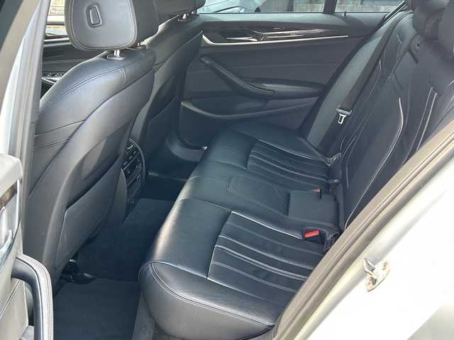 ＢＭＷ ５３０ｉ Mスポーツ 東京都 2017(平29)年 8.3万km アルピンホワイトⅢ 純正ナビ/360°C/フルセグTV/インテリジェントセーフティ/ACC　LDW　LCW　CTW/アダプティブLED/メモリー付パワーシート/全席シートヒーター/パワーバックドア/パドルシフト/社外レーダー探知機/記録簿/ETC/純正19インチAW/ドラレコ/禁煙車