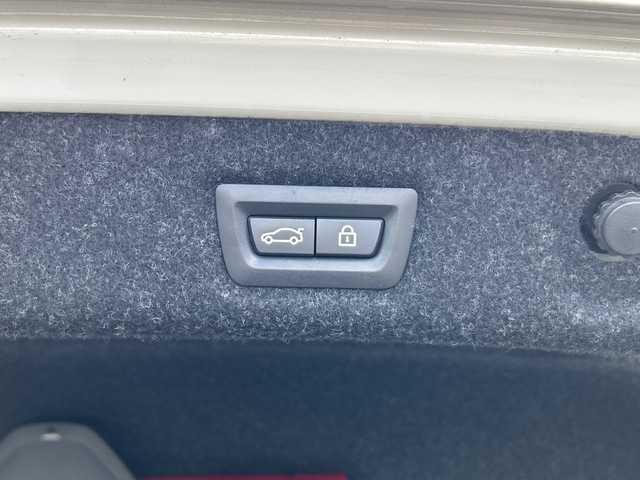 ＢＭＷ ５３０ｉ Mスポーツ 東京都 2017(平29)年 8.3万km アルピンホワイトⅢ 純正ナビ/360°C/フルセグTV/インテリジェントセーフティ/ACC　LDW　LCW　CTW/アダプティブLED/メモリー付パワーシート/全席シートヒーター/パワーバックドア/パドルシフト/社外レーダー探知機/記録簿/ETC/純正19インチAW/ドラレコ/禁煙車