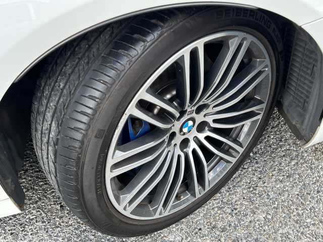 ＢＭＷ ５３０ｉ Mスポーツ 東京都 2017(平29)年 8.3万km アルピンホワイトⅢ 純正ナビ/360°C/フルセグTV/インテリジェントセーフティ/ACC　LDW　LCW　CTW/アダプティブLED/メモリー付パワーシート/全席シートヒーター/パワーバックドア/パドルシフト/社外レーダー探知機/記録簿/ETC/純正19インチAW/ドラレコ/禁煙車