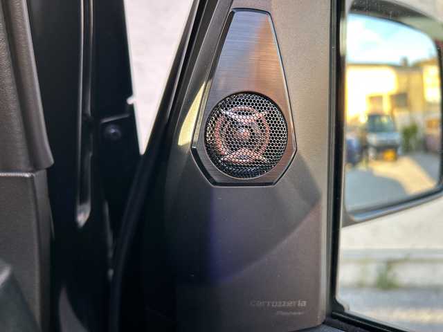スズキ ジムニー シエラ JC 滋賀県 2024(令6)年 3.3万km ブルーイッシュブラックパール3 ワンオーナー/社外サイドステップバー/社外フロントバンパーガード/社外ルーフキャリア/ジャオスマットガード/１６ｃｍセパレート２ウェイスピーカー/ジムニー専用ドリンクホルダー/パイオニアスピーカー/Ｐａｎａｓｏｎｉｃナビ/ＰＩＡＡ　スポーツホーン/シーケンシャルＬＥＤスカッフプレート/ＪＡＯＳシート/パナソニックナビ/【AM・FM/HDMI/USB/フルセグTV/DISC/Bluetooth】/アイドリングストップ/横滑り防止システム/衝突軽減防止システム/レーンキープアシスト/クルーズコントロール/前席　シートヒーター/４ＷＤ/ETC/夏タイヤ有