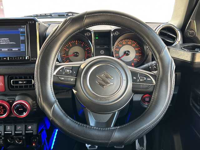 スズキ ジムニー シエラ JC 滋賀県 2024(令6)年 3.3万km ブルーイッシュブラックパール3 ワンオーナー/社外サイドステップバー/社外フロントバンパーガード/社外ルーフキャリア/ジャオスマットガード/１６ｃｍセパレート２ウェイスピーカー/ジムニー専用ドリンクホルダー/パイオニアスピーカー/Ｐａｎａｓｏｎｉｃナビ/ＰＩＡＡ　スポーツホーン/シーケンシャルＬＥＤスカッフプレート/ＪＡＯＳシート/パナソニックナビ/【AM・FM/HDMI/USB/フルセグTV/DISC/Bluetooth】/アイドリングストップ/横滑り防止システム/衝突軽減防止システム/レーンキープアシスト/クルーズコントロール/前席　シートヒーター/４ＷＤ/ETC/夏タイヤ有