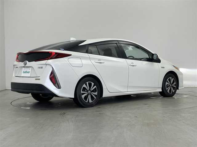 トヨタ プリウス ＰＨＶ S ナビパッケージ 埼玉県 2017(平29)年 4.1万km ホワイトパールクリスタルシャイン 純正ナビ/バックカメラ/ETC/衝突被害軽減システム/レーンキープアシスト/オートマチックハイビーム/クルーズコントロール/LEDヘッドライト/シートヒーター/革巻きステアリング/フォグランプ/ハンドルヒーター/純正フロアマット/純正AW15インチ/スマートキー
