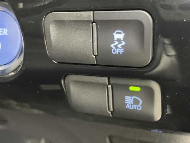 トヨタ プリウス ＰＨＶ S ナビパッケージ 埼玉県 2017(平29)年 4.1万km ホワイトパールクリスタルシャイン 純正ナビ/バックカメラ/ETC/衝突被害軽減システム/レーンキープアシスト/オートマチックハイビーム/クルーズコントロール/LEDヘッドライト/シートヒーター/革巻きステアリング/フォグランプ/ハンドルヒーター/純正フロアマット/純正AW15インチ/スマートキー