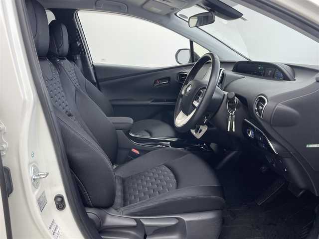 トヨタ プリウス ＰＨＶ S ナビパッケージ 埼玉県 2017(平29)年 4.1万km ホワイトパールクリスタルシャイン 純正ナビ/バックカメラ/ETC/衝突被害軽減システム/レーンキープアシスト/オートマチックハイビーム/クルーズコントロール/LEDヘッドライト/シートヒーター/革巻きステアリング/フォグランプ/ハンドルヒーター/純正フロアマット/純正AW15インチ/スマートキー
