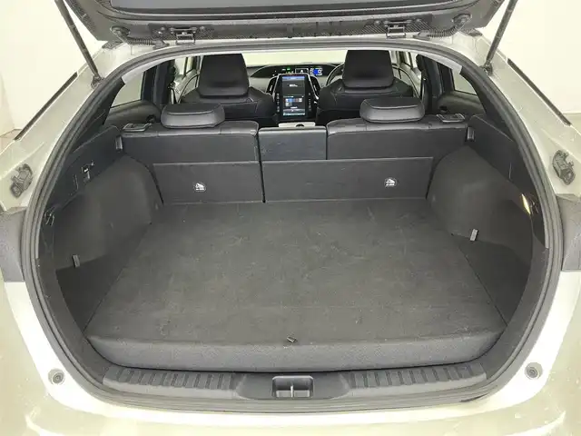 トヨタ プリウス ＰＨＶ S ナビパッケージ 埼玉県 2017(平29)年 4.1万km ホワイトパールクリスタルシャイン 純正ナビ/バックカメラ/ETC/衝突被害軽減システム/レーンキープアシスト/オートマチックハイビーム/クルーズコントロール/LEDヘッドライト/シートヒーター/革巻きステアリング/フォグランプ/ハンドルヒーター/純正フロアマット/純正AW15インチ/スマートキー