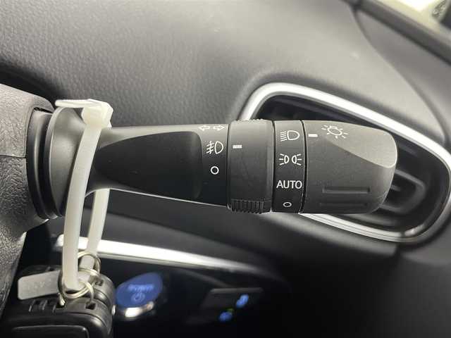 トヨタ プリウス ＰＨＶ S ナビパッケージ 埼玉県 2017(平29)年 4.1万km ホワイトパールクリスタルシャイン 純正ナビ/バックカメラ/ETC/衝突被害軽減システム/レーンキープアシスト/オートマチックハイビーム/クルーズコントロール/LEDヘッドライト/シートヒーター/革巻きステアリング/フォグランプ/ハンドルヒーター/純正フロアマット/純正AW15インチ/スマートキー