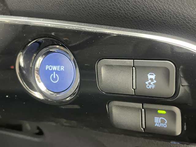 トヨタ プリウス ＰＨＶ S ナビパッケージ 埼玉県 2017(平29)年 4.1万km ホワイトパールクリスタルシャイン 純正ナビ/バックカメラ/ETC/衝突被害軽減システム/レーンキープアシスト/オートマチックハイビーム/クルーズコントロール/LEDヘッドライト/シートヒーター/革巻きステアリング/フォグランプ/ハンドルヒーター/純正フロアマット/純正AW15インチ/スマートキー