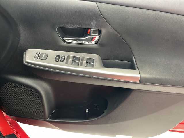 トヨタ プリウス α S 大阪府 2015(平27)年 6.9万km スーパーレッドⅤ 純正8インチナビ（NSZA-X64T）/(フルセグＴＶ　Ｂｌｕｅｔｏｏｔｈ接続　ＣＤ　ＤＶＤ再生）　/ビルトインＥＴＣ　/バックカメラ　/スマートキー　/ＬＥＤヘッドライト　/オートライト　/革巻きステアリング/ステアリングスイッチ/純正アルミホイール　/純正フロアマット　/電動格納ミラー/衝突被害軽減システム