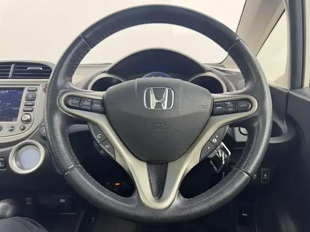 ホンダ フィット ハイブリット ナビ プレミアムセレクション 愛知県 2010(平22)年 11.7万km プレミアムホワイトパール 純正ナビ（ワンセグ、CD、DVD）/シートヒーター（D+N)/ETC/Bカメラ/純正アルミホイール/純正フロアマット/LEDヘッドライト/アイドリングストップ/オートライト/スマートキー/AAC