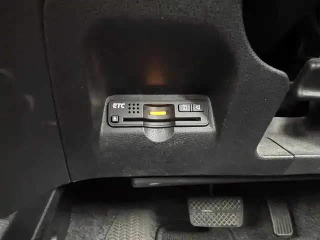 ホンダ フィット ハイブリット ナビ プレミアムセレクション 愛知県 2010(平22)年 11.7万km プレミアムホワイトパール 純正ナビ（ワンセグ、CD、DVD）/シートヒーター（D+N)/ETC/Bカメラ/純正アルミホイール/純正フロアマット/LEDヘッドライト/アイドリングストップ/オートライト/スマートキー/AAC