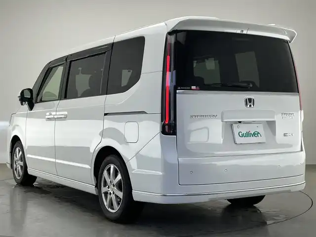 ホンダ ステップワゴン スパーダ eHEV プレミアムライン 愛知県 2024(令6)年 1.3万km プラチナホワイトパール 純正１１．４型ナビ　純正１５．６型後席モニター　デジタルインナーミラー　マルチビューカメラ　ＢＳＭ　電動リアゲート　ホンダセンシング　衝突軽減　追従クルコン　ハーフレザー　シートヒーター　ＬＥＤ　禁煙