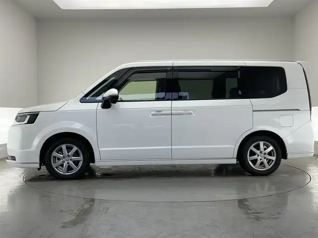ホンダ ステップワゴン スパーダ eHEV プレミアムライン 愛知県 2024(令6)年 1.3万km プラチナホワイトパール 純正１１．４型ナビ　純正１５．６型後席モニター　デジタルインナーミラー　マルチビューカメラ　ＢＳＭ　電動リアゲート　ホンダセンシング　衝突軽減　追従クルコン　ハーフレザー　シートヒーター　ＬＥＤ　禁煙