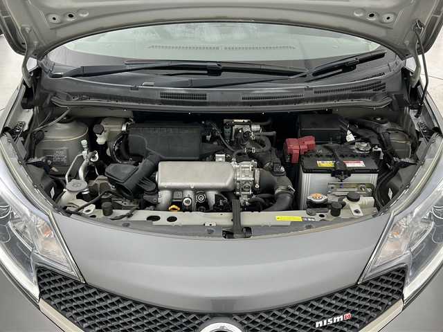 日産 ノート ニスモ 宮城県 2015(平27)年 8.9万km ダークメタルグレー 純正7インチナビ/・CD・DVD・Bluetooth・SD・AUX/フルセグTV/バックカメラ/革巻きステアリング/プッシュスタート/スマートキー/アイドリングストップ/HIDヘッドライト/フォグライト/純正フロアマット/純正１６インチAW/ドアバイザー/横滑り防止装置