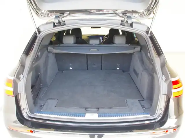 メルセデス・ベンツ Ｍ・ベンツ Ｅ２２０ｄ SWアバンギャルド AMGライン 岐阜県 2019(令1)年 6.4万km 黒 レーダーセーフティパッケージ/アクティブディスタンスアシスト・ディストロニック/アクティブステアリングアシスト/アクティブブレーキアシスト（歩行者/飛び出し検知機能付き）/アクティブブラインドスポットアシスト/アクティブレーンキーピングアシスト/アテンションアシスト/道路標識アシスト/Burmesterサラウンドサウンドシステム/ルーフレール/シートヒーター前後列/メモリー付きパワーシート前列/車外カメラ（前・横・後）/360度カメラシステム/純正ナビ/フルセグTV/Bluetooth/USB/SD/AM/FM/パヒュームアトマイザー/本革巻きステアリング/ドライブレコーダー