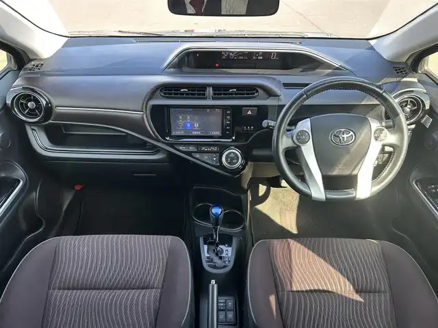 トヨタ アクア G 岡山県 2015(平27)年 8.7万km ブラックマイカ 登録時走行距離86617km/純正ナビ/フルセグTV(AM/FM/CD/DVD/Bluetooth)/バックカメラ/ビルトインETC/クルーズコントロール/横滑り防止装置/D/N席シートヒーター/プッシュスタート/スマートキー/純正フロアマット/電動格納ミラー