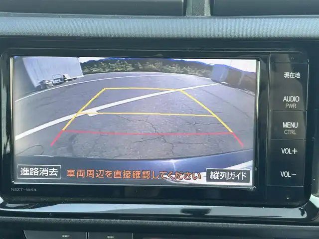 トヨタ アクア G 岡山県 2015(平27)年 8.7万km ブラックマイカ 登録時走行距離86617km/純正ナビ/フルセグTV(AM/FM/CD/DVD/Bluetooth)/バックカメラ/ビルトインETC/クルーズコントロール/横滑り防止装置/D/N席シートヒーター/プッシュスタート/スマートキー/純正フロアマット/電動格納ミラー