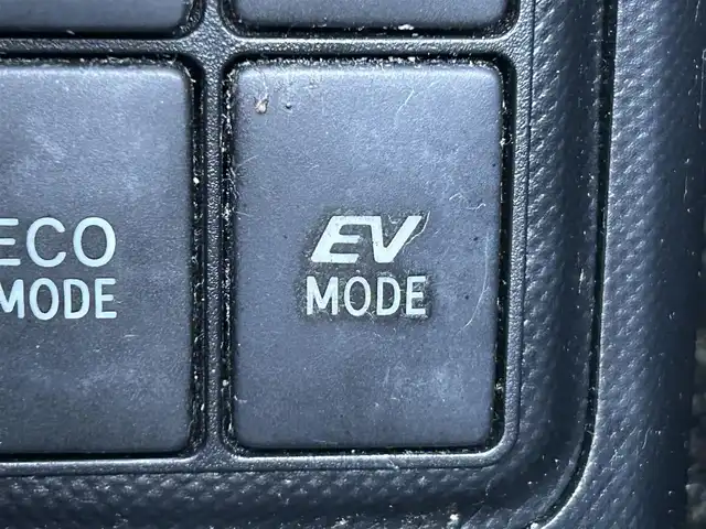 トヨタ アクア G 岡山県 2015(平27)年 8.7万km ブラックマイカ 登録時走行距離86617km/純正ナビ/フルセグTV(AM/FM/CD/DVD/Bluetooth)/バックカメラ/ビルトインETC/クルーズコントロール/横滑り防止装置/D/N席シートヒーター/プッシュスタート/スマートキー/純正フロアマット/電動格納ミラー