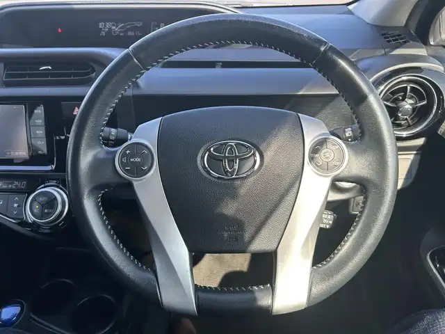 トヨタ アクア G 岡山県 2015(平27)年 8.7万km ブラックマイカ 登録時走行距離86617km/純正ナビ/フルセグTV(AM/FM/CD/DVD/Bluetooth)/バックカメラ/ビルトインETC/クルーズコントロール/横滑り防止装置/D/N席シートヒーター/プッシュスタート/スマートキー/純正フロアマット/電動格納ミラー