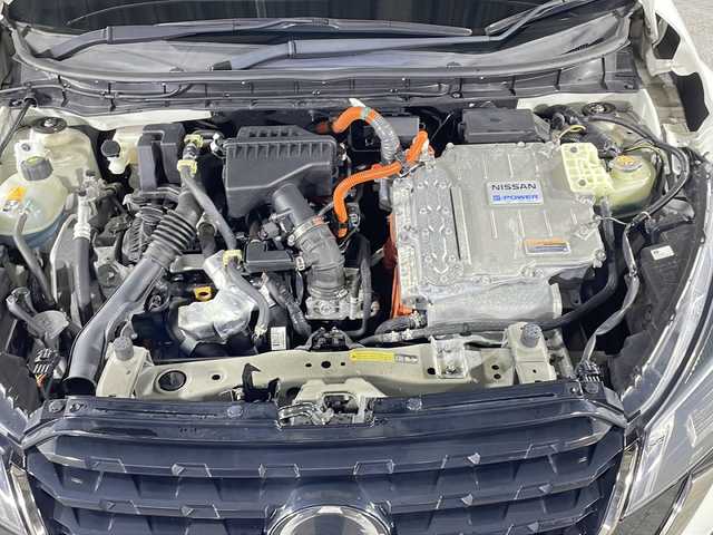 日産 キックス オーテック 沖縄県 2021(令3)年 3.9万km ブリリアントホワイトパール/ピュアブラック 2トーン 禁煙車　/純正９型ナビ　/フルセグ　ＤＶＤ　Ｂｌｕｅｔｏｏｔｈ　/アラウンドビュー　/プロパイロット　/デジタルインナーミラー　/前後ドライブレコーダー　/プロパイロット　/ステアリングヒーター　/ＥＴＣ/取り扱い説明書/保証書/スマートキー