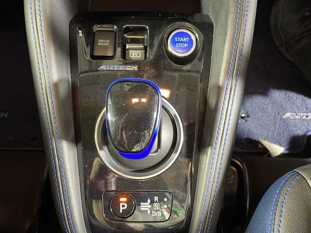 日産 キックス オーテック 沖縄県 2021(令3)年 3.9万km ブリリアントホワイトパール/ピュアブラック 2トーン 禁煙車　/純正９型ナビ　/フルセグ　ＤＶＤ　Ｂｌｕｅｔｏｏｔｈ　/アラウンドビュー　/プロパイロット　/デジタルインナーミラー　/前後ドライブレコーダー　/プロパイロット　/ステアリングヒーター　/ＥＴＣ/取り扱い説明書/保証書/スマートキー