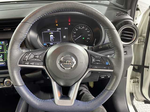 日産 キックス オーテック 沖縄県 2021(令3)年 3.9万km ブリリアントホワイトパール/ピュアブラック 2トーン 禁煙車　/純正９型ナビ　/フルセグ　ＤＶＤ　Ｂｌｕｅｔｏｏｔｈ　/アラウンドビュー　/プロパイロット　/デジタルインナーミラー　/前後ドライブレコーダー　/プロパイロット　/ステアリングヒーター　/ＥＴＣ/取り扱い説明書/保証書/スマートキー