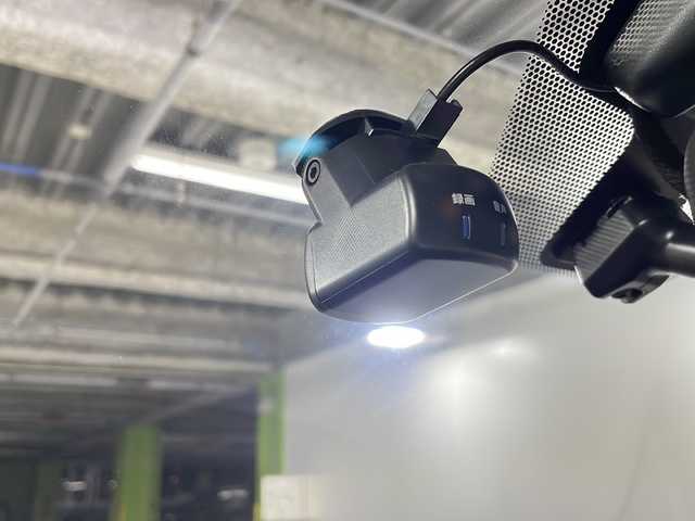 日産 キックス オーテック 沖縄県 2021(令3)年 3.9万km ブリリアントホワイトパール/ピュアブラック 2トーン 禁煙車　/純正９型ナビ　/フルセグ　ＤＶＤ　Ｂｌｕｅｔｏｏｔｈ　/アラウンドビュー　/プロパイロット　/デジタルインナーミラー　/前後ドライブレコーダー　/プロパイロット　/ステアリングヒーター　/ＥＴＣ/取り扱い説明書/保証書/スマートキー