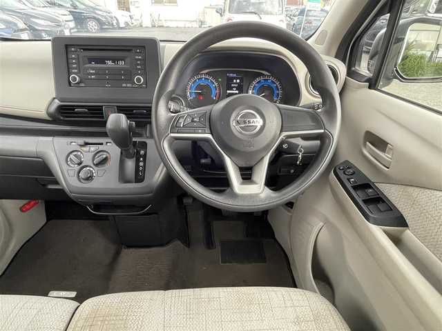 日産 デイズ S 東京都 2021(令3)年 1.1万km シルバー ＣＤ　/ＡＵＸ　/ラジオ　/ステアリングスイッチ　/衝突被害軽減ブレーキ　/アイドリングストップ　/アームレスト　/ベンチシート　/コーナーセンサー　/シートリフター　/保証書　/取扱説明書/整備手帳　/キーレス