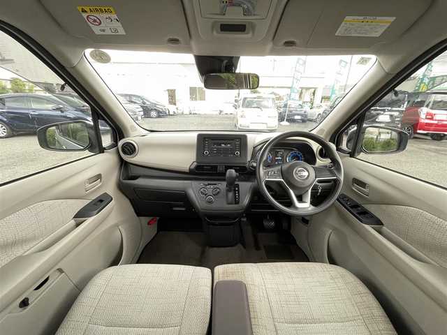 日産 デイズ S 東京都 2021(令3)年 1.1万km シルバー ＣＤ　/ＡＵＸ　/ラジオ　/ステアリングスイッチ　/衝突被害軽減ブレーキ　/アイドリングストップ　/アームレスト　/ベンチシート　/コーナーセンサー　/シートリフター　/保証書　/取扱説明書/整備手帳　/キーレス