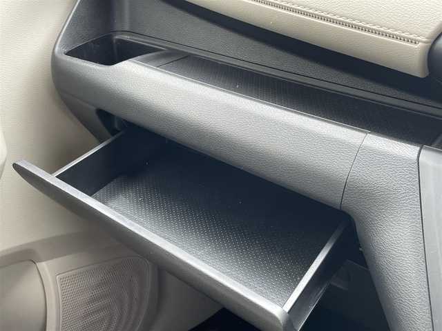 日産 デイズ S 東京都 2021(令3)年 1.1万km シルバー ＣＤ　/ＡＵＸ　/ラジオ　/ステアリングスイッチ　/衝突被害軽減ブレーキ　/アイドリングストップ　/アームレスト　/ベンチシート　/コーナーセンサー　/シートリフター　/保証書　/取扱説明書/整備手帳　/キーレス