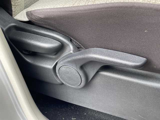 日産 デイズ S 東京都 2021(令3)年 1.1万km シルバー ＣＤ　/ＡＵＸ　/ラジオ　/ステアリングスイッチ　/衝突被害軽減ブレーキ　/アイドリングストップ　/アームレスト　/ベンチシート　/コーナーセンサー　/シートリフター　/保証書　/取扱説明書/整備手帳　/キーレス