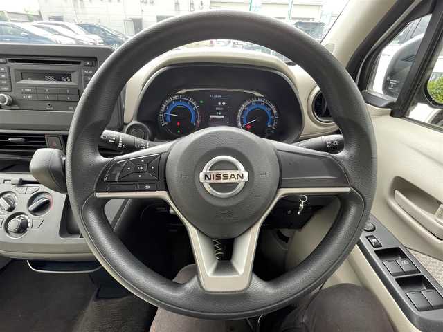 日産 デイズ S 東京都 2021(令3)年 1.1万km シルバー ＣＤ　/ＡＵＸ　/ラジオ　/ステアリングスイッチ　/衝突被害軽減ブレーキ　/アイドリングストップ　/アームレスト　/ベンチシート　/コーナーセンサー　/シートリフター　/保証書　/取扱説明書/整備手帳　/キーレス